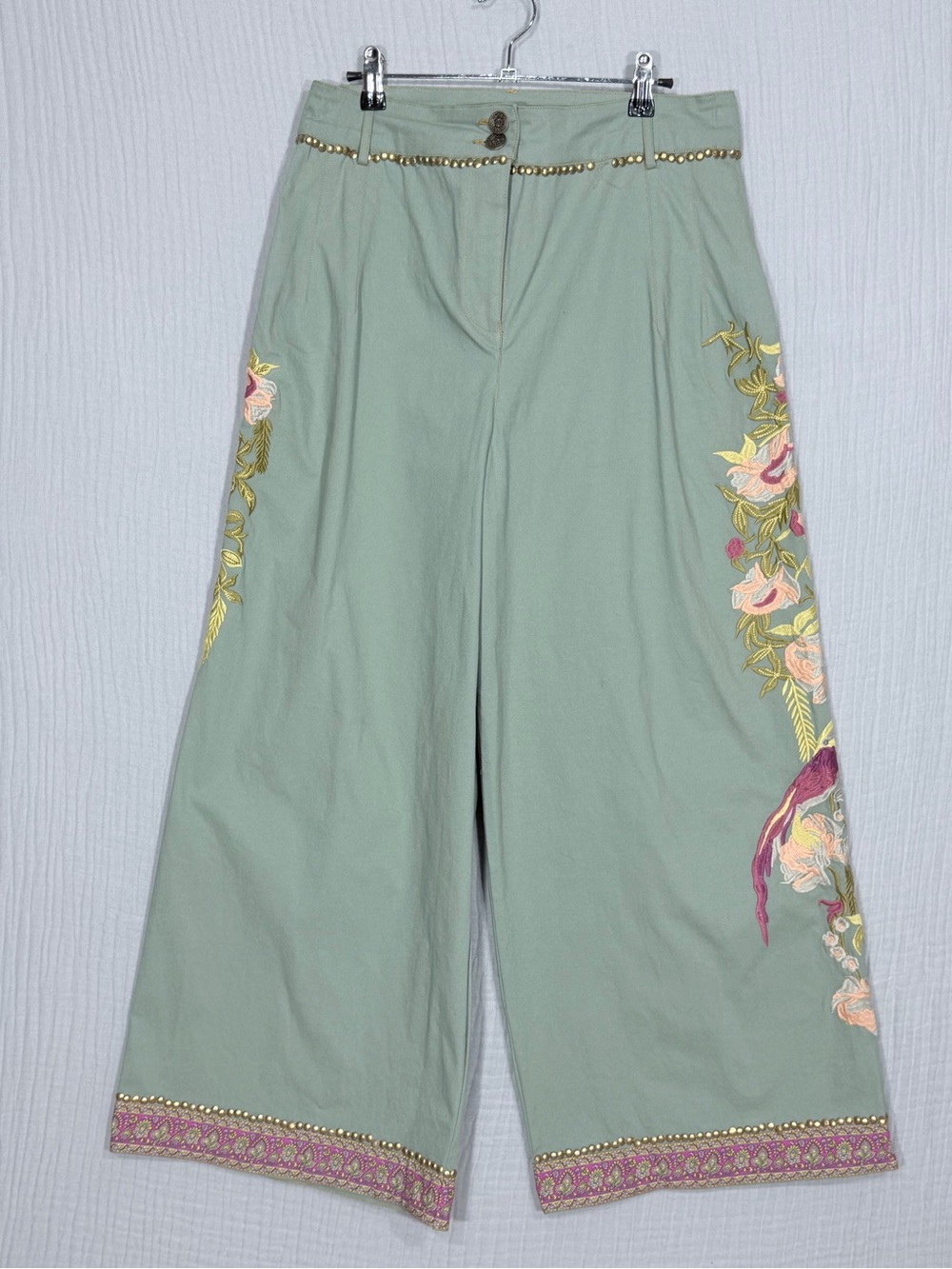 Embroidered Wide-Leg Green Pants with Floral & Bird Detail - Picture 3 of 9